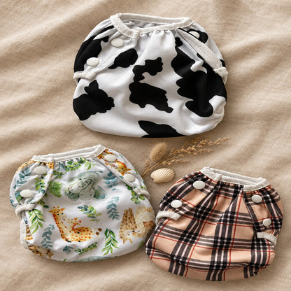 Wasbare zwemluier Koe design – collectie flat-lay
