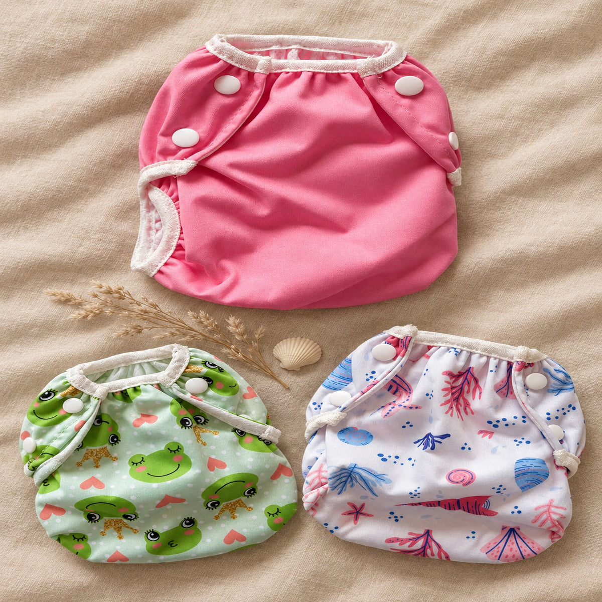 Wasbare zwemluier Roze effen design – collectie flat-lay
