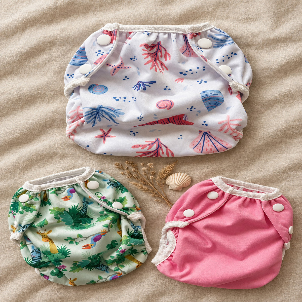 Wasbare zwemluier Strand design – collectie flat-lay